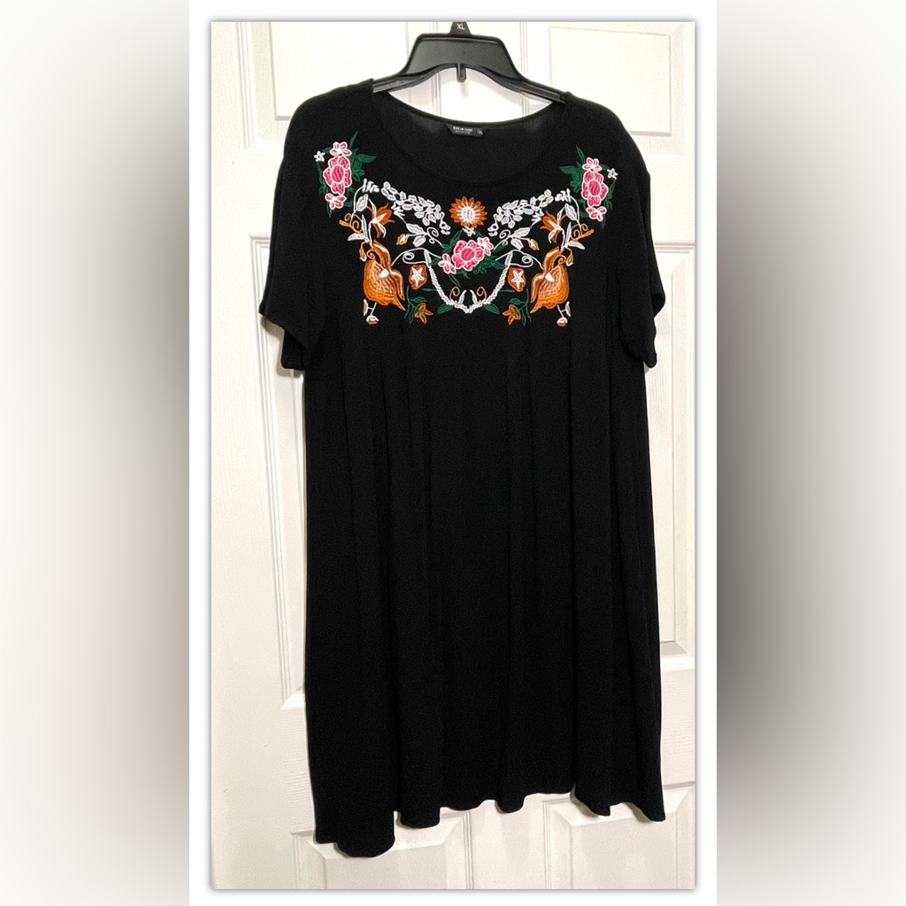 Shein Curve Women’s Embroidered Black Summer Short Sleeve Midi Dress Size 1xl.